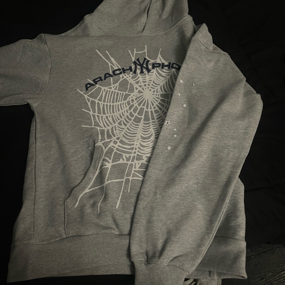 Small sp5der Arach NY phobia hoodie.
